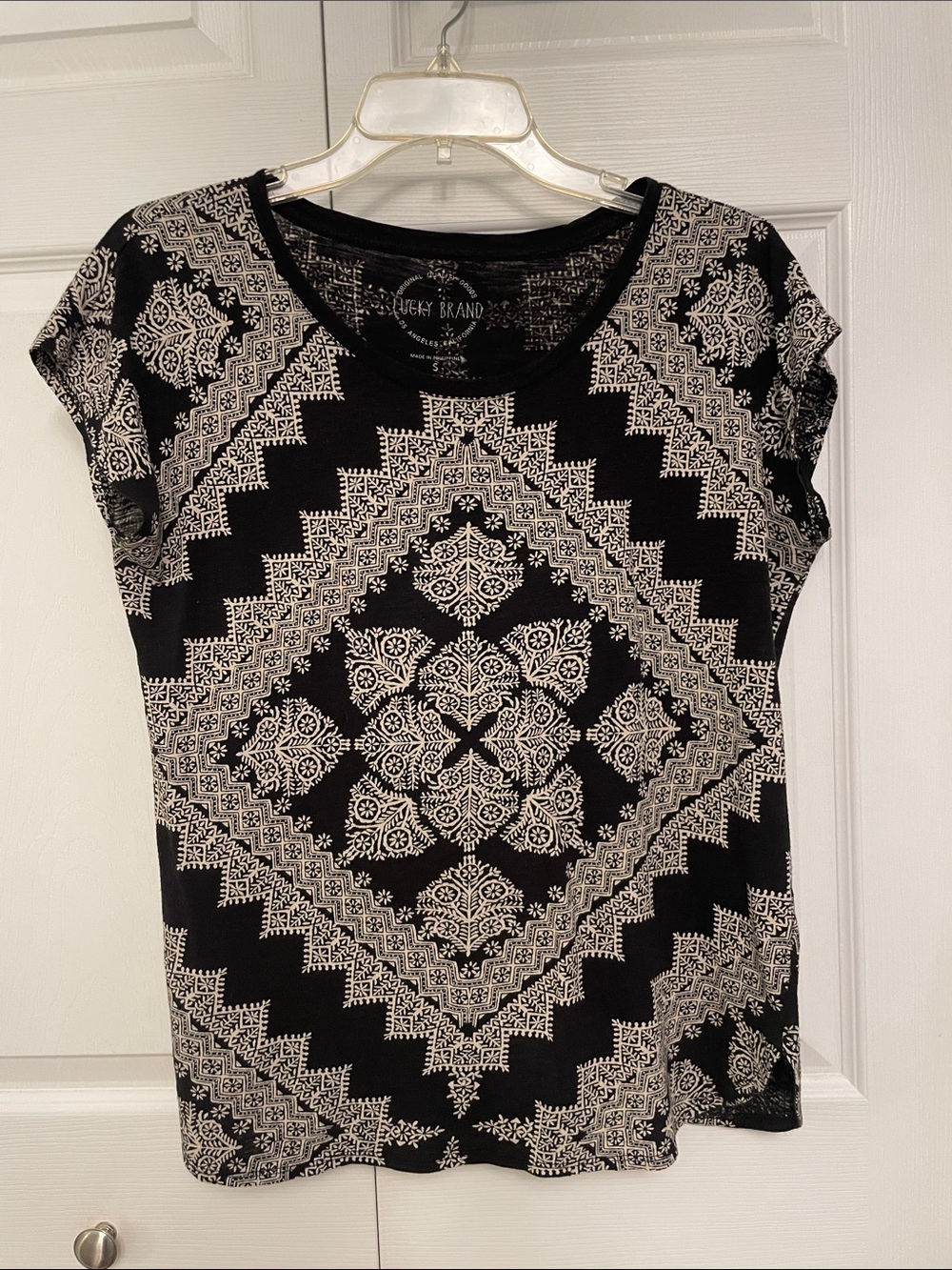 Lucky Brand Black & Tan Geometric Pattern Short Sleeve Small Soft & Lightweight